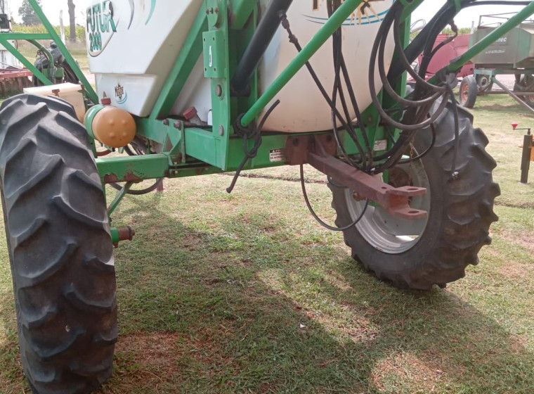 Pulverizadora Metalfor 3000, año 1