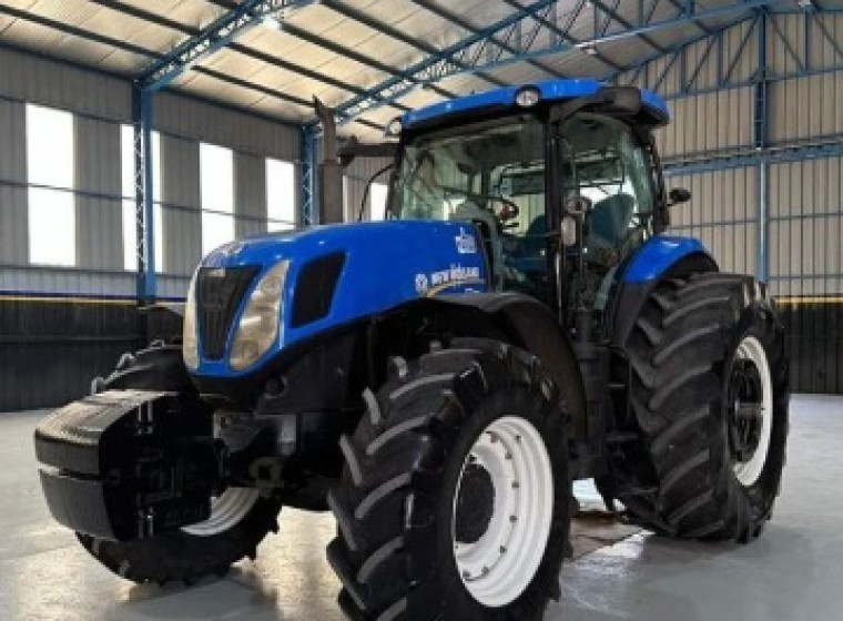 Tractor New Holland T7.215, año 2016