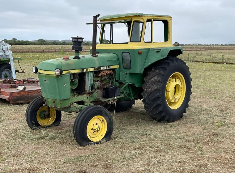 Tractor John Deere 2140, año 1982