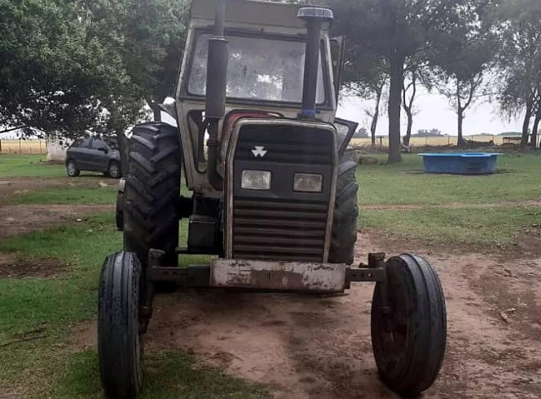 Tractor Massey Ferguson 1195 L, año 1984