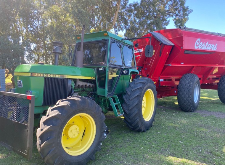 Tractor John Deere 3350, año 1998