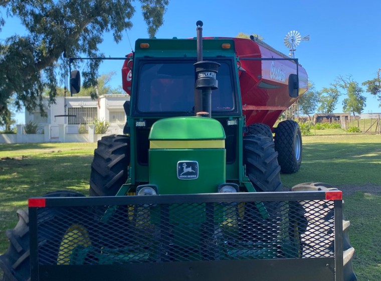 Tractor John Deere 3350, año 1998