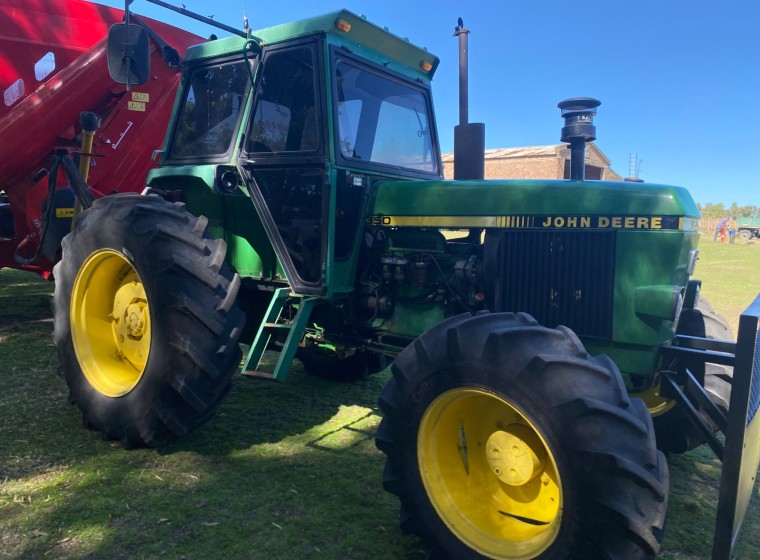 Tractor John Deere 3350, año 1998