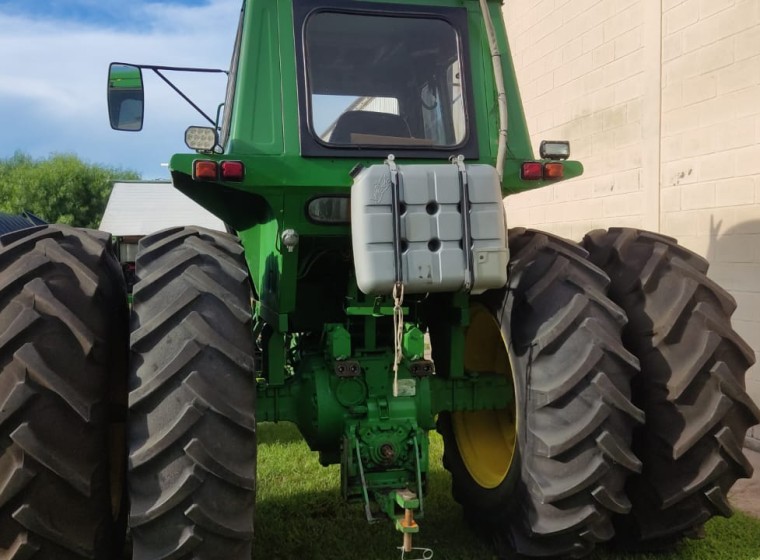 Tractor John Deere 4420, año 1979