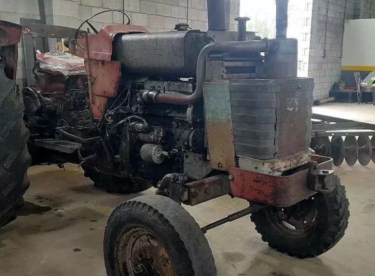 Tractor Massey Ferguson 165, año 1