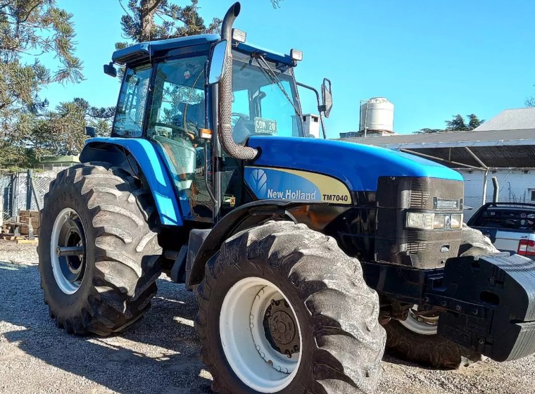 Tractor New Holland TM 7040, año 2016