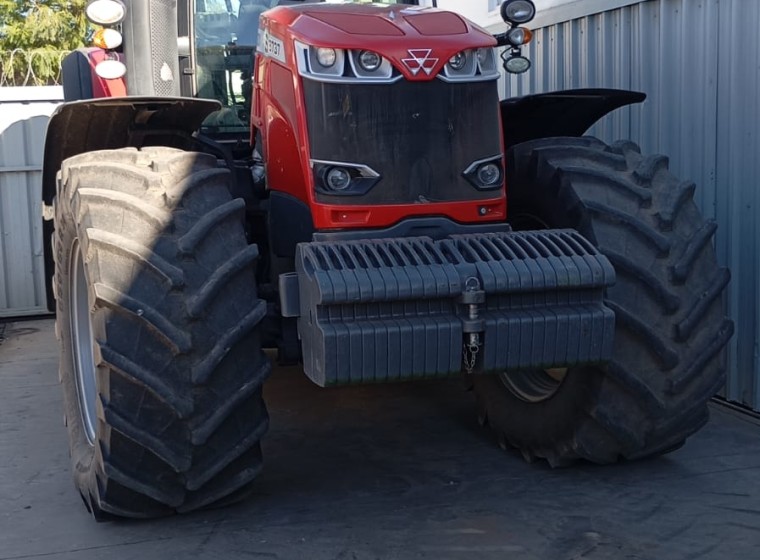 Tractor Massey Ferguson 8737, año 2023