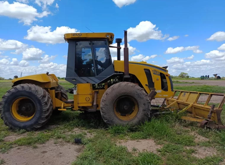 Tractor Pauny 710 Bravo, año 2016