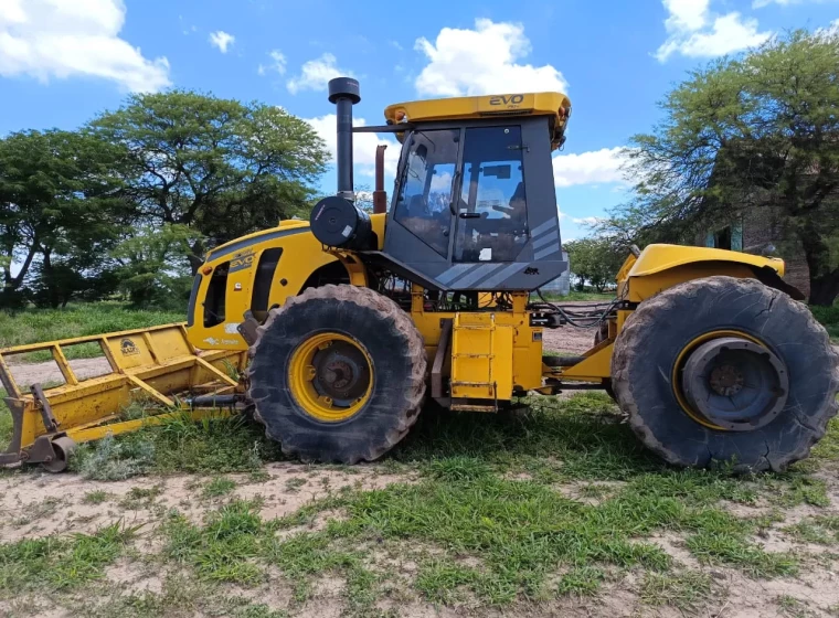 Tractor Pauny 710 Bravo, año 2016