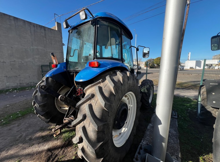 Tractor New Holland TD95D, año 2011
