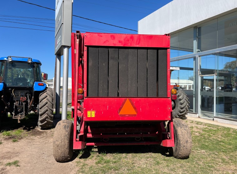 Rotoenfardadora Valtra 2856A, año 2013