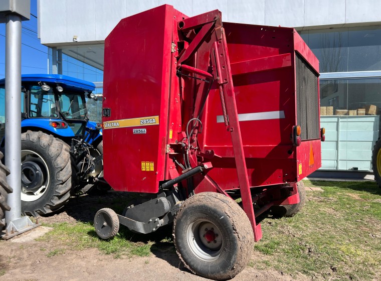 Rotoenfardadora Valtra 2856A, año 2013