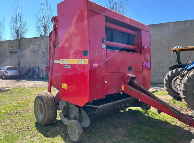 Rotoenfardadora Valtra 2856A, año 2013
