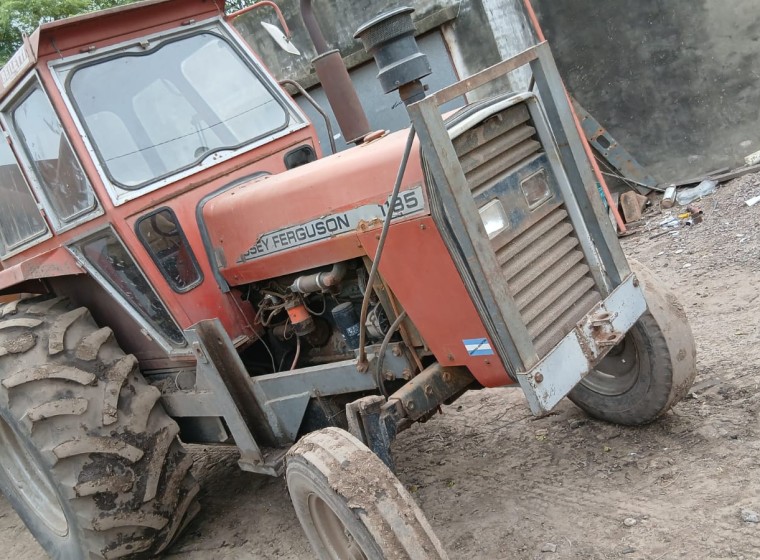 Tractor Massey Ferguson 1185, año 1