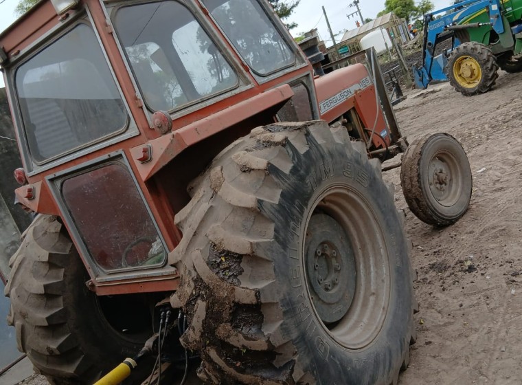 Tractor Massey Ferguson 1185, año 1