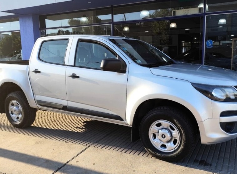 Vehículo Chevrolet S10 LS, año 2017