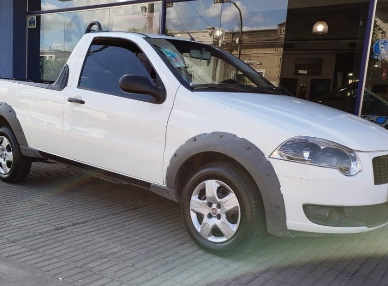 Vehículo Fiat Strada JTD Trekking 1.3, año 2011