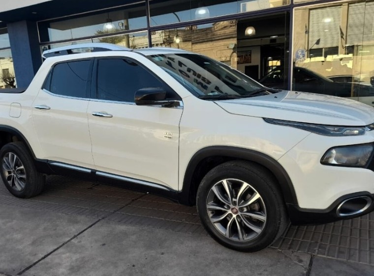 Vehículo Fiat Toro Volcano 2.0 TDI, año 2020