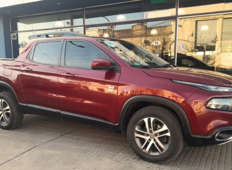 Vehículo Fiat Toro Freedom TDI 2.0, año 2016