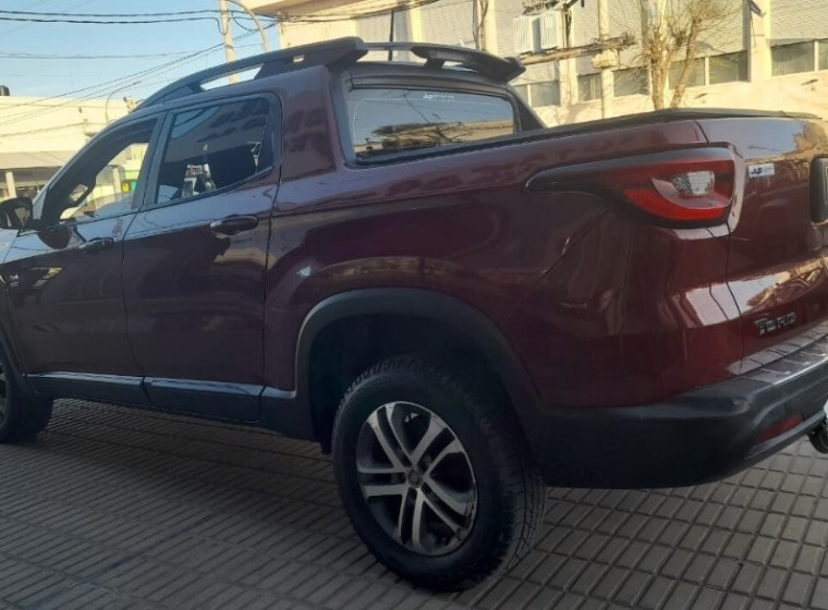 Vehículo Fiat Toro Freedom TDI 2.0, año 2016