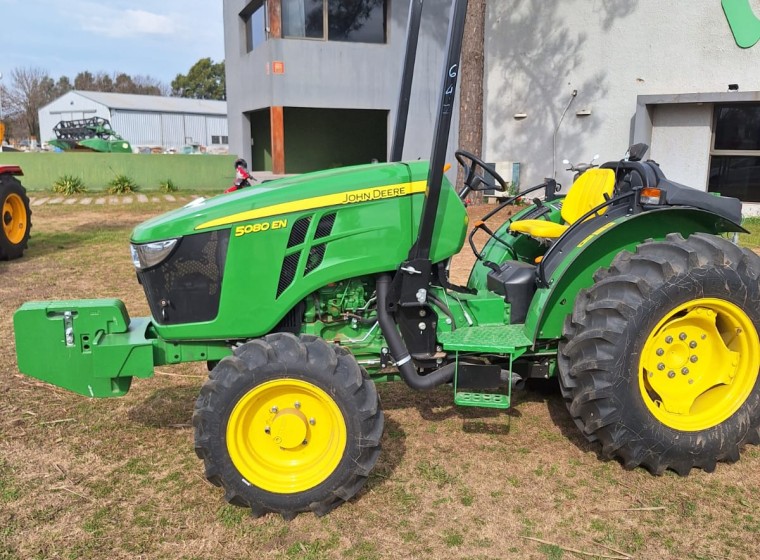 Tractor John Deere 5080 EN, año 1