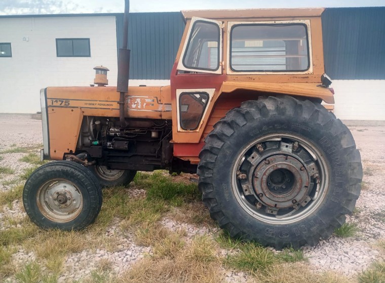 Tractor Massey Ferguson 1175, año 1982