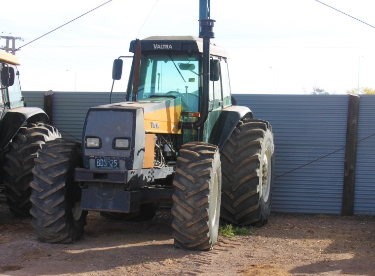 Tractor Valtra BH 160, año 2005