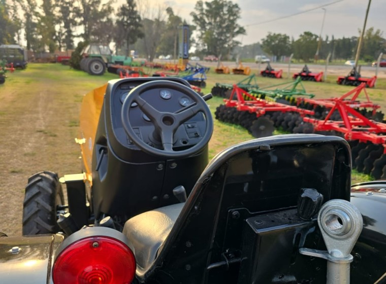 Tractor Valtra BF75, año 1