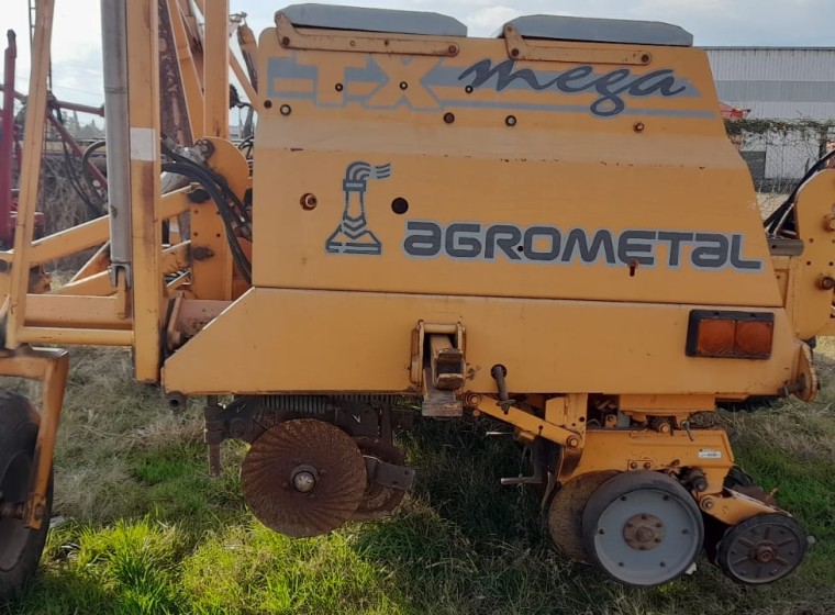 Sembradora Agrometal TX Mega 1852, año 2004