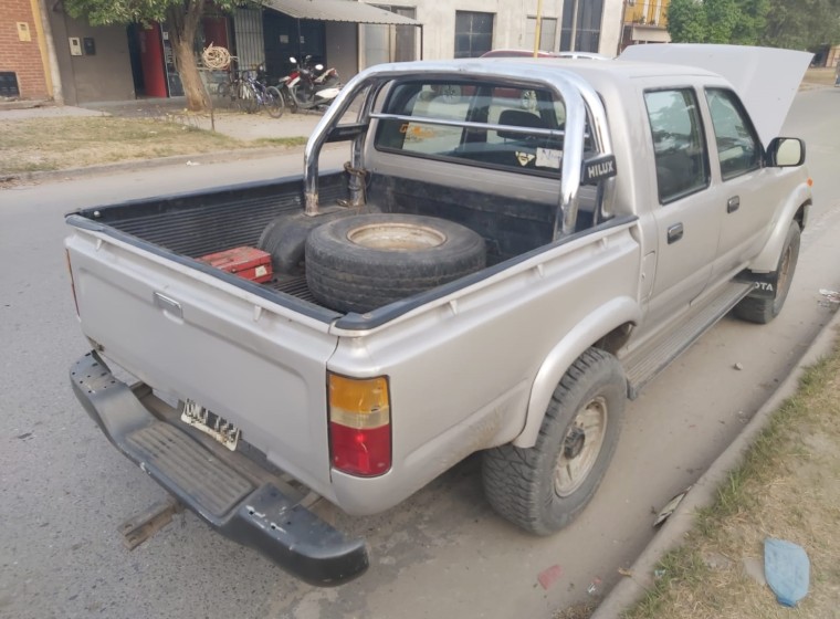 Pick-up Toyota Hilux 2.8, año 2000
