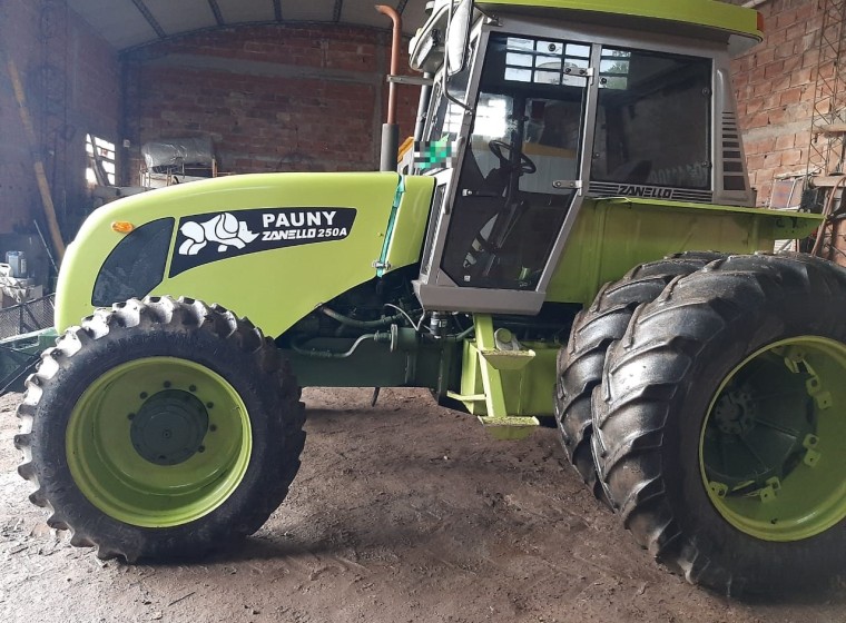 Tractor Pauny 250 A, año 1