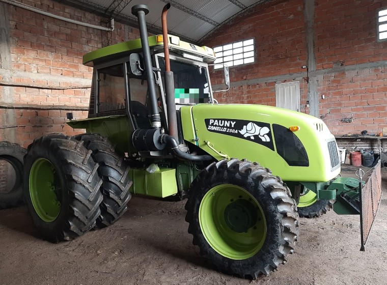 Tractor Pauny 250 A, año 1