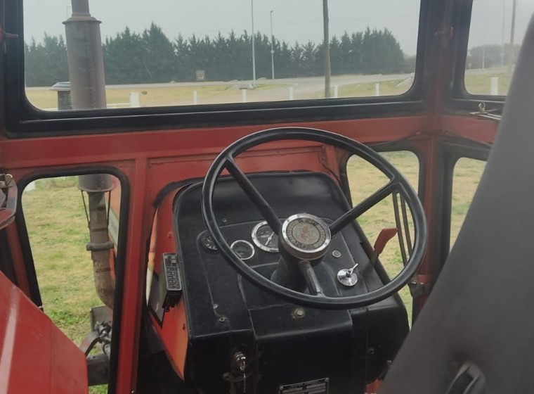 Tractor Massey Ferguson 1185, año 1