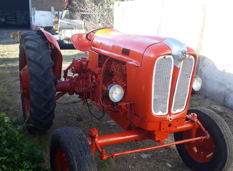 Tractor Fiat 411R, año 1