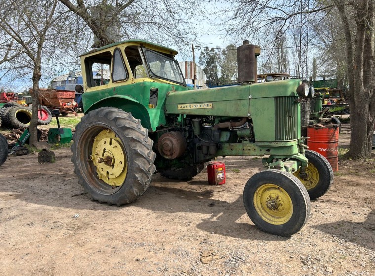 Tractor John Deere 730, año 1