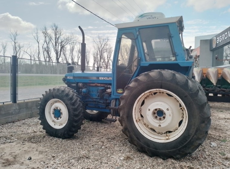 Tractor New Holland 8030, año 1