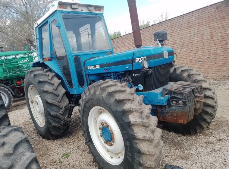 Tractor New Holland 8030, año 1