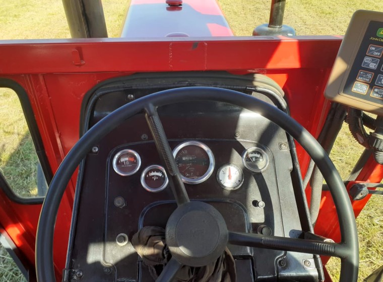 Tractor Massey Ferguson 1175 S, año 1