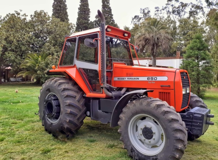 Tractor Massey Ferguson 650, año 2004