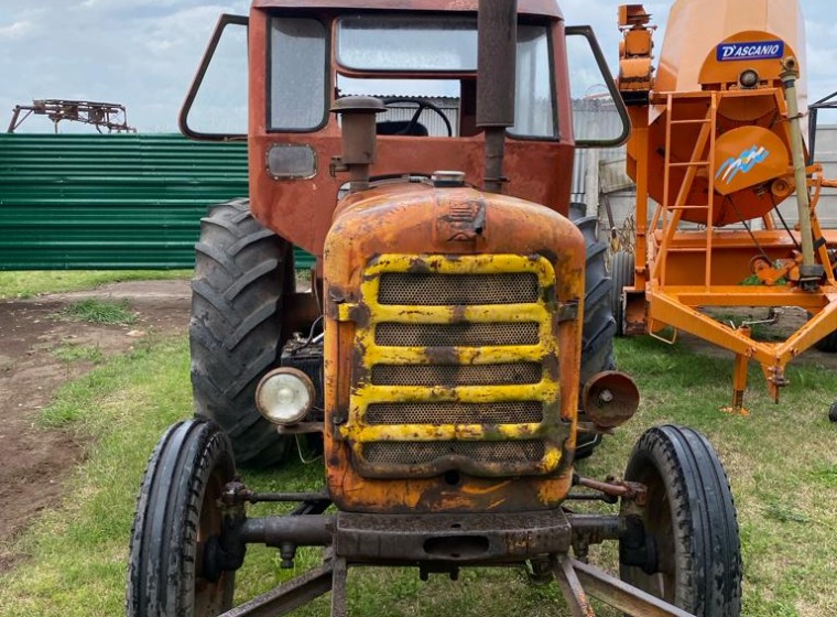 Tractor Someca 45, año 1