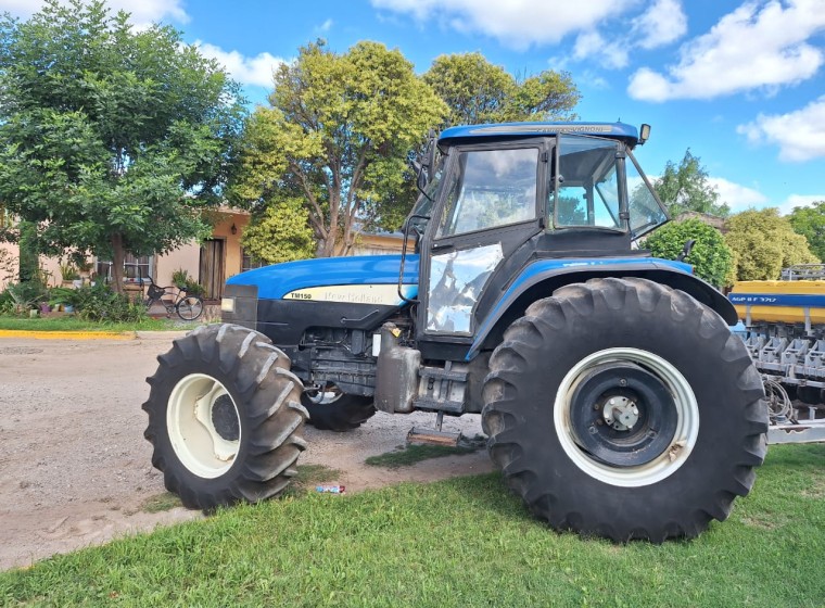Tractor New Holland TM 150, año 2005