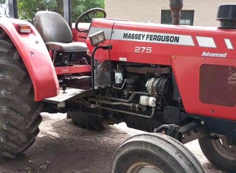 Tractor Massey Ferguson 275 con desmalezadora, año 2018