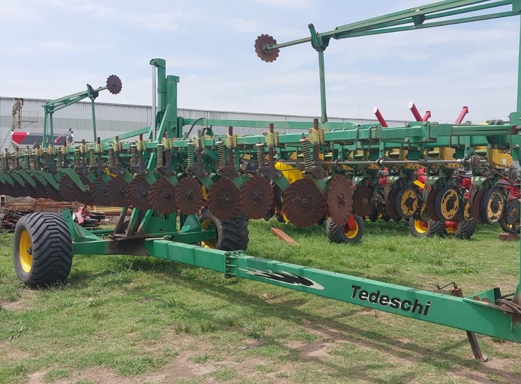 Sembradora Tedeschi Autotrailer 1652, año 2006