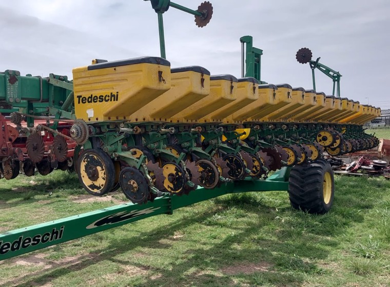 Sembradora Tedeschi Autotrailer 1652, año 2006