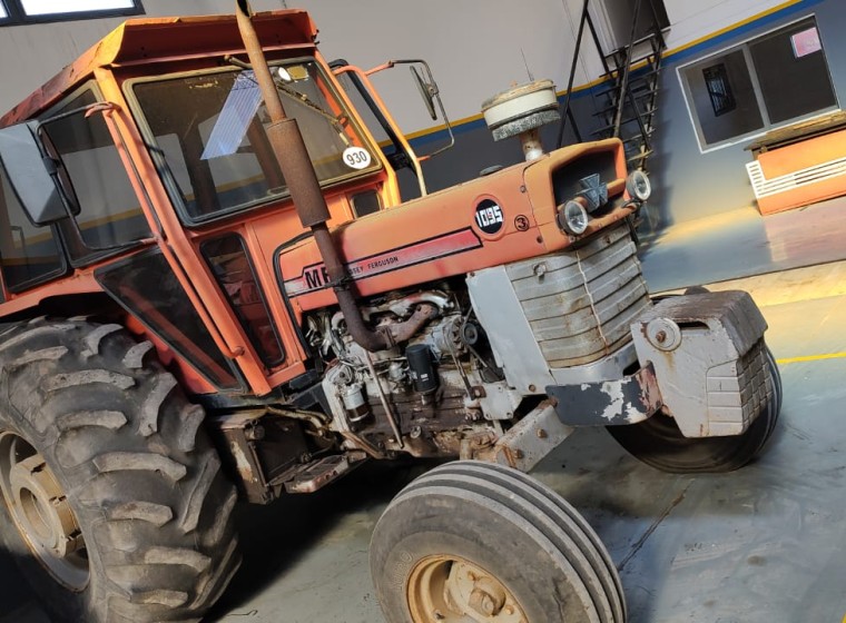 Tractor Massey Ferguson 1095, año 1