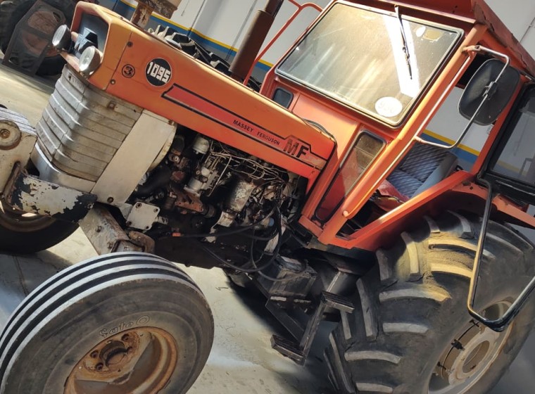 Tractor Massey Ferguson 1095, año 1