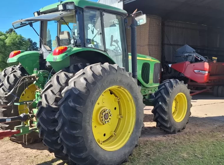 Tractor John Deere 7515, año 2010