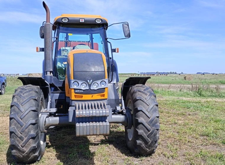 Tractor Valtra AR190, año 2019