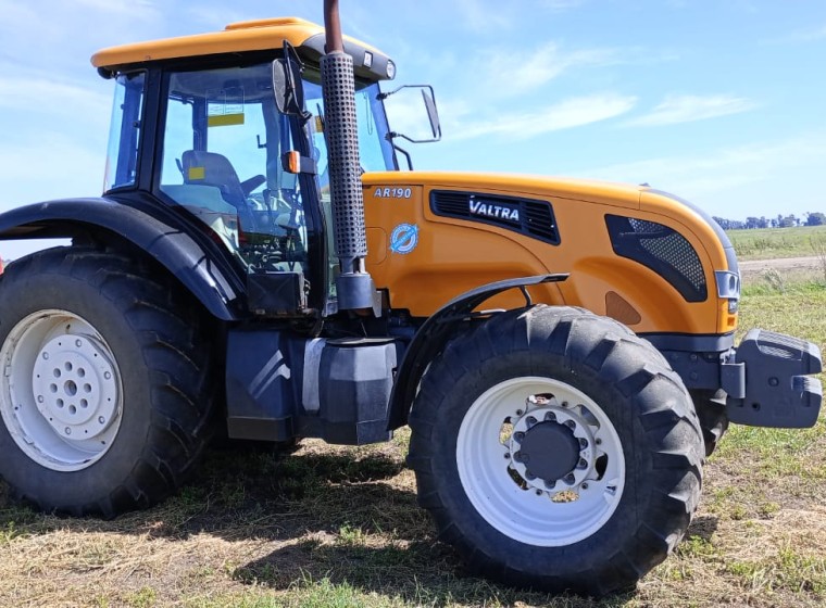 Tractor Valtra AR190, año 2019