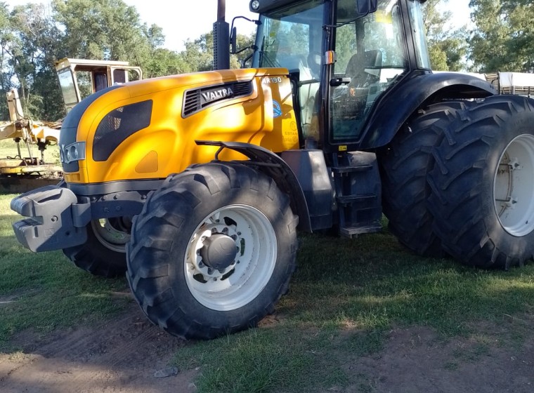 Tractor Valtra AR190, año 2019